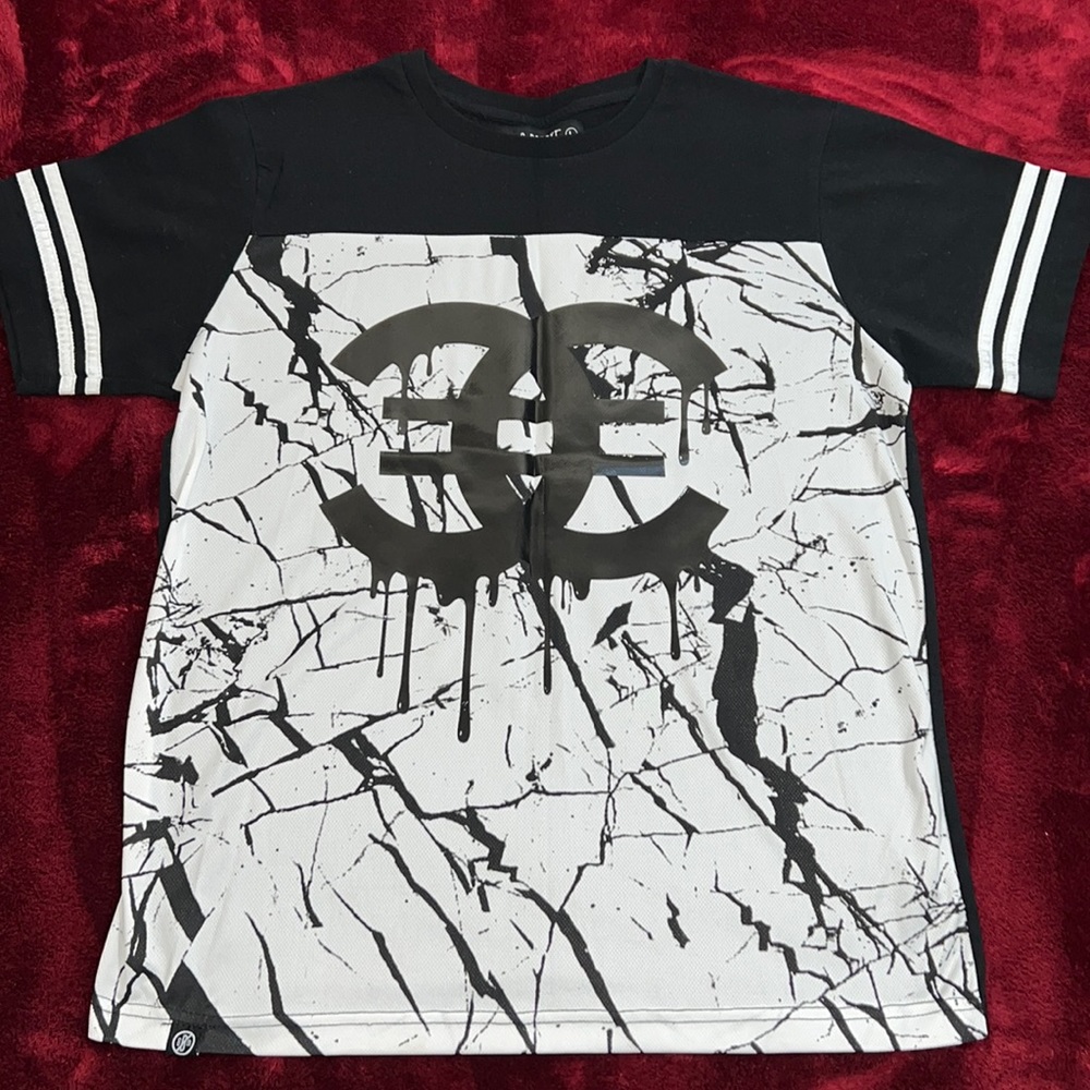 Black and white T-shirt never worn